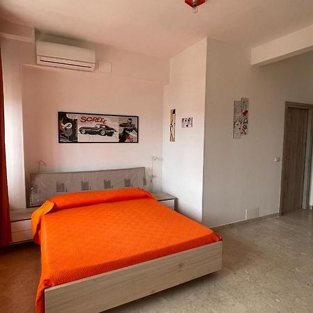 كروتوني La Finestra Sul Mare B&B المظهر الخارجي الصورة
