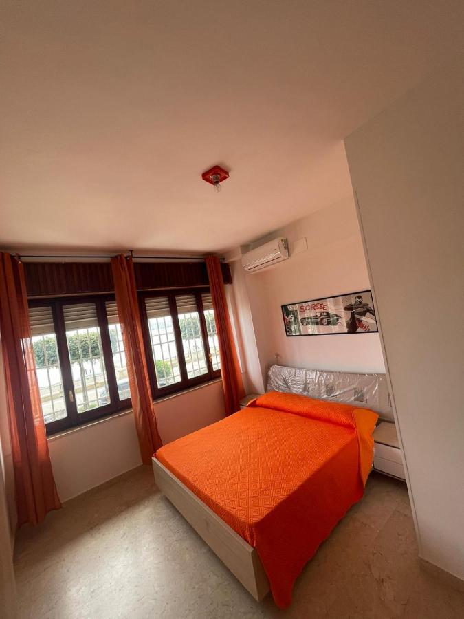 كروتوني La Finestra Sul Mare B&B المظهر الخارجي الصورة