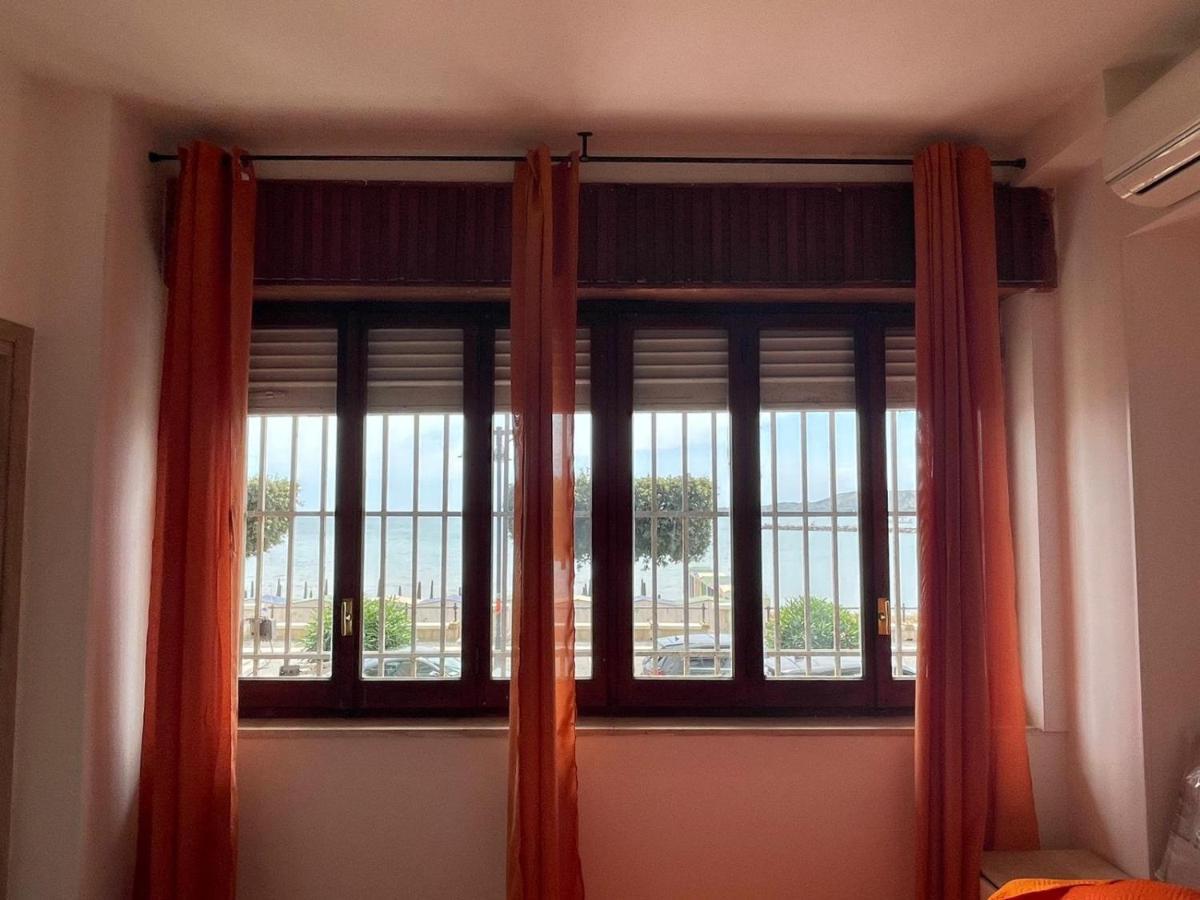 كروتوني La Finestra Sul Mare B&B المظهر الخارجي الصورة