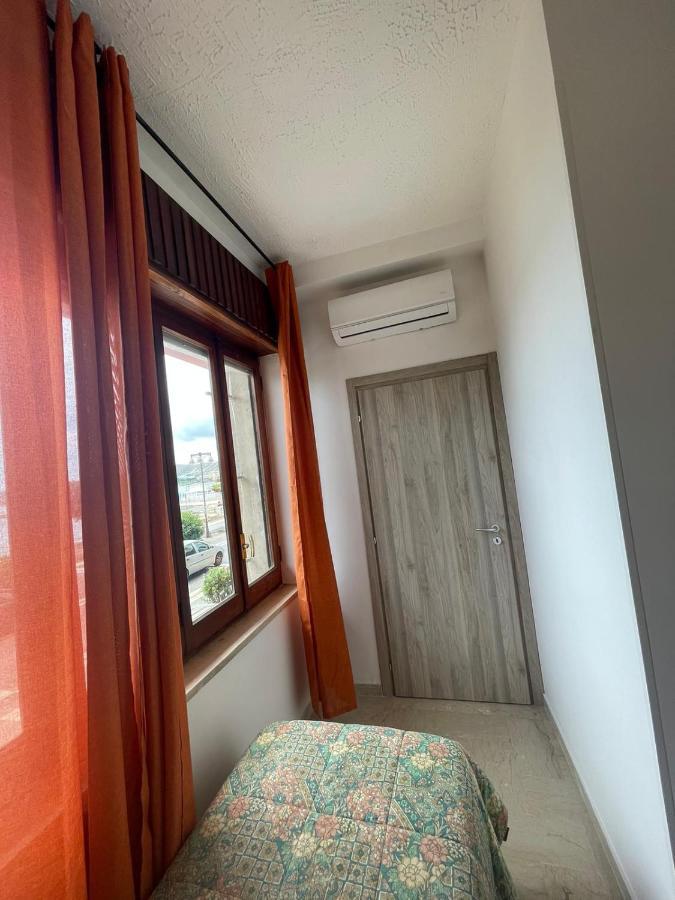 كروتوني La Finestra Sul Mare B&B المظهر الخارجي الصورة