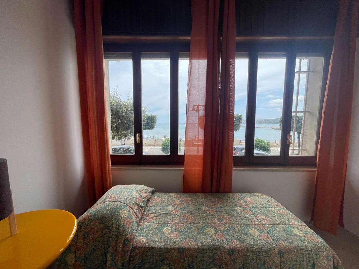 كروتوني La Finestra Sul Mare B&B المظهر الخارجي الصورة
